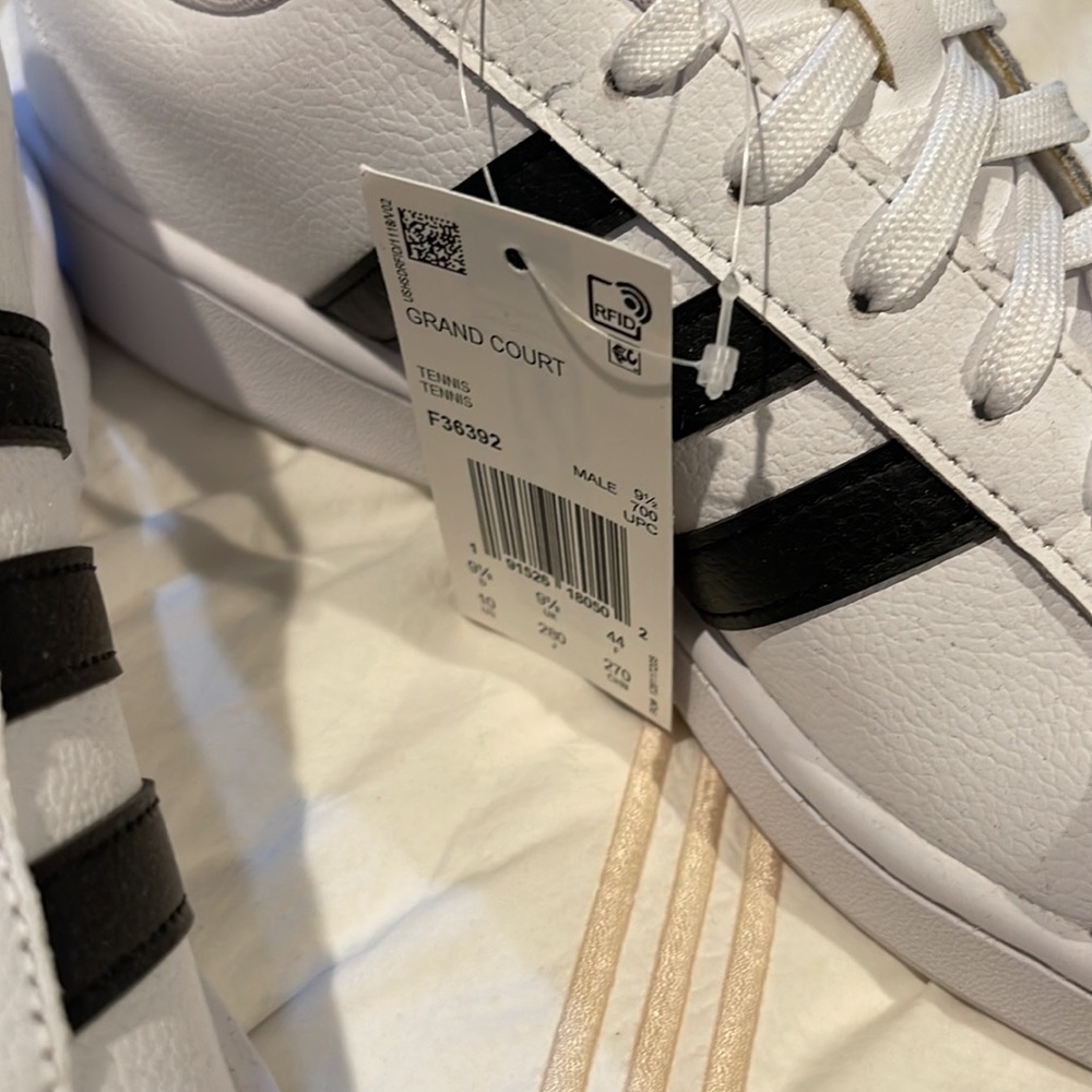 Adidas - Picture 2 of 6